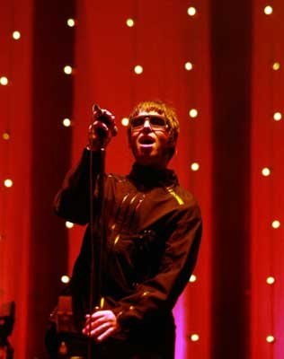 Liam Gallagher (Oasis) własnie spostrzegł "Pete'a"... /AFP