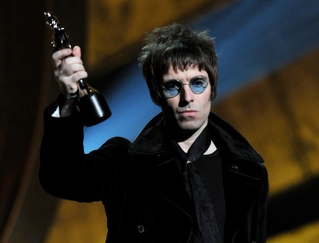 Liam Gallagher podczas gali Brit Awards 2010 - fot. Gareth Cattermole /Getty Images/Flash Press Media