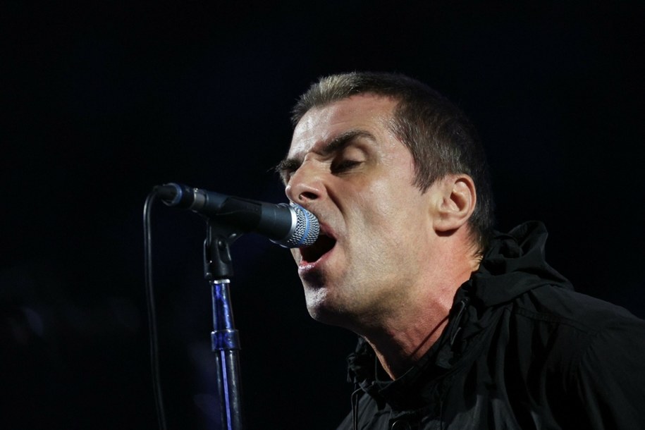 Liam Gallagher w trakcie sobotniego występu na Wembley /ADRIAN DENNIS/AFP/East News /East News