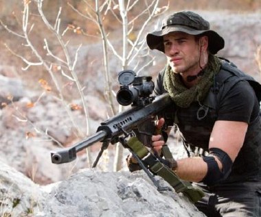 Liam Hemsworth w scenie z filmu "Niezniszczalni 2"