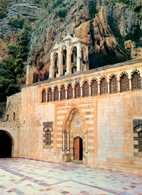 Liban, klasztor Qozbaya /Encyklopedia Internautica