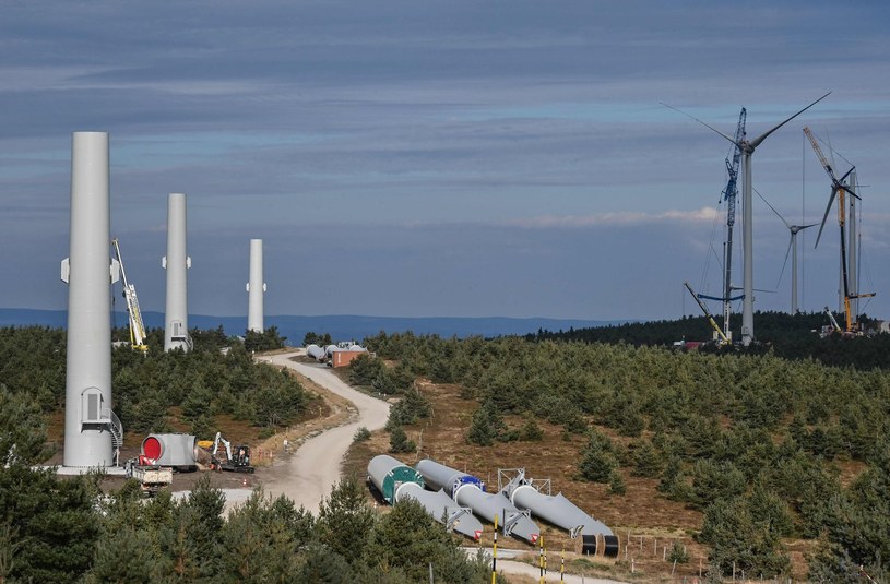 Liberalizacja tzw. ustawy 10H przyczyni się do budowy od 6 do 10 GW nowych mocy wiatrowych na lądzie (zdj. ilustracyjne) /AFP