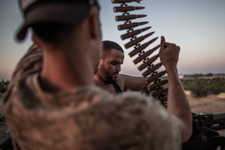 Libia: Premier Saradż i gen. Haftar podpiszą w Moskwie układ o zawieszeniu broni /Amru Salahuddien /PAP/Photoshot