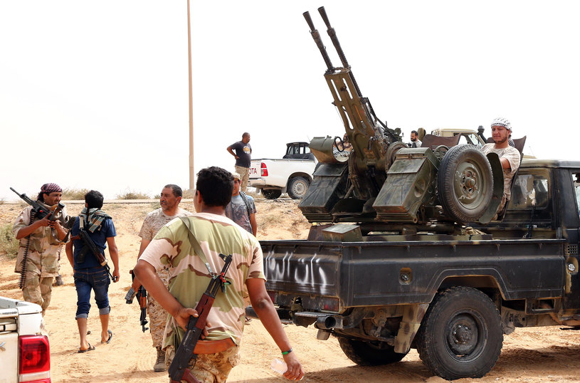 Libijskie oddziały rządowe zajęły część bastionu Państwa Islamskiego (zdj. ilustracyjne) /MAHMUD TURKIA  /AFP