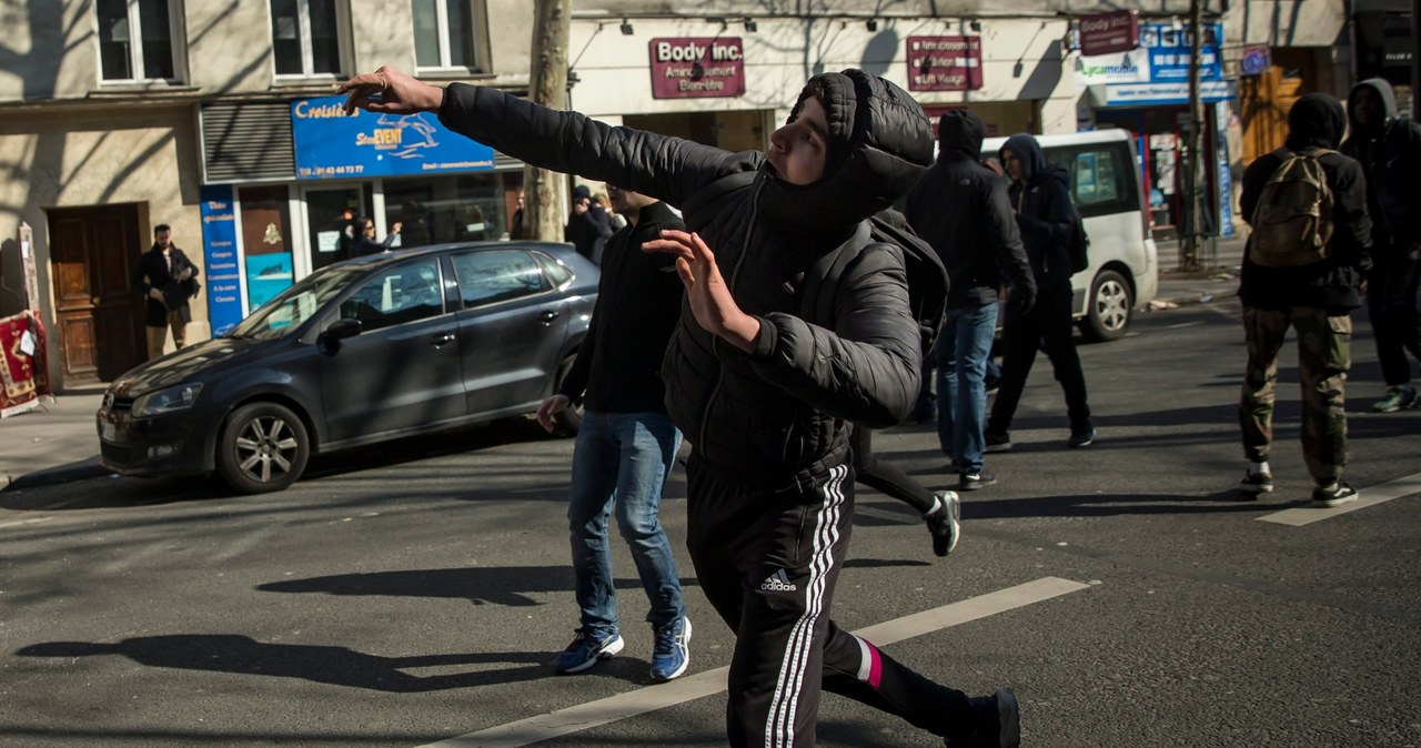 Licealiści protestowali w Paryżu. Doszło do starć z policją