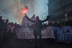 Licealiści protestowali w Paryżu. Doszło do starć z policją