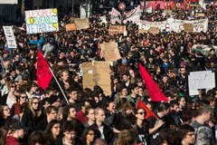 Licealiści protestowali w Paryżu. Doszło do starć z policją