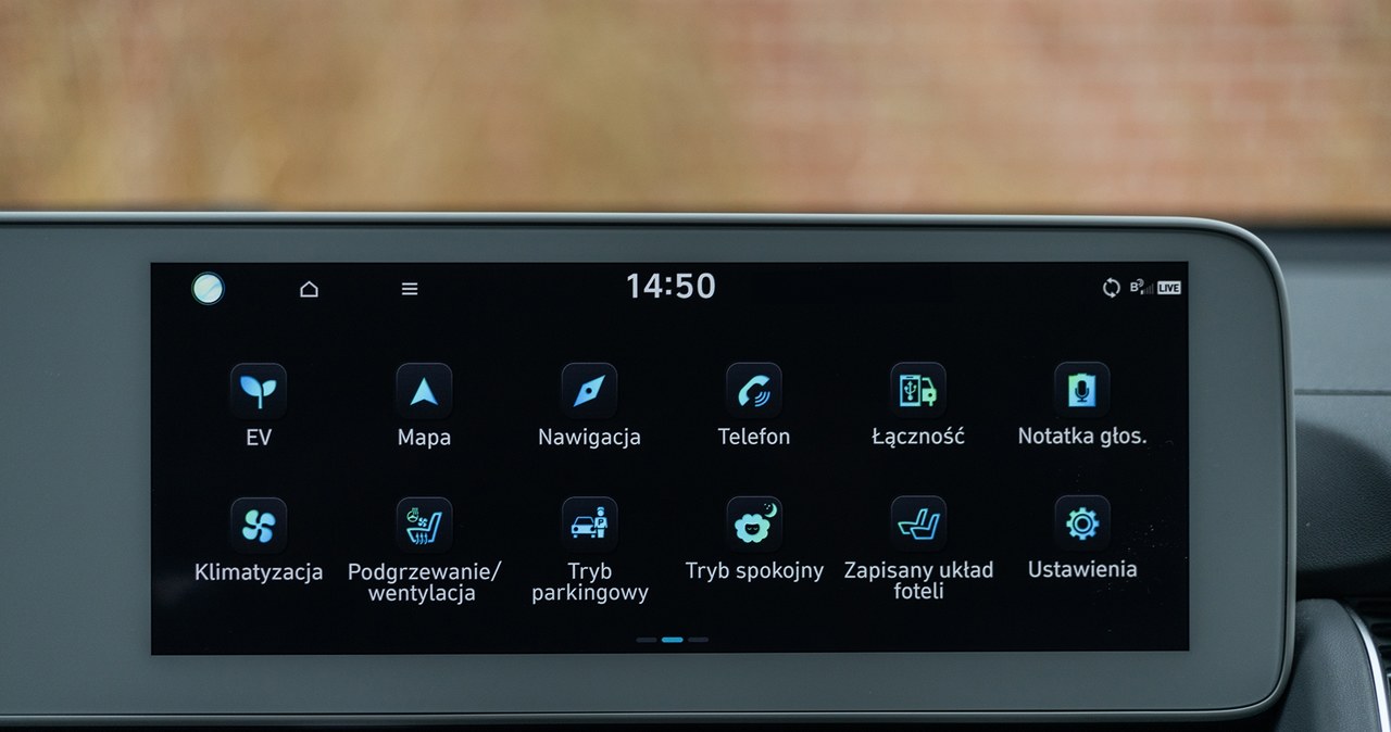 Liczba ikon na dotykowym ekranie może nieco przytłaczać /Karol Tynka /INTERIA.PL