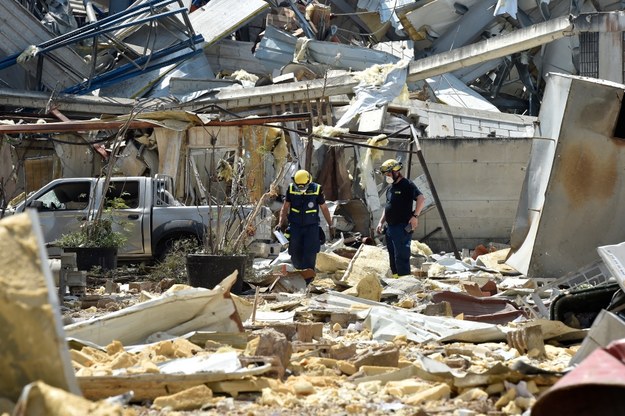 Liczba ofiar śmiertelnych eksplozji w Bejrucie wzrosła do 154 /WAEL HAMZEH /PAP/EPA