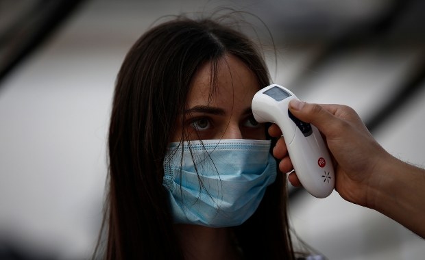 Liczba ofiar śmiertelnych koronawirusa w Polsce przekroczyła tysiąc. Ostatni etap znoszenia restrykcji w Czechach [RELACJA 25.05.2020]