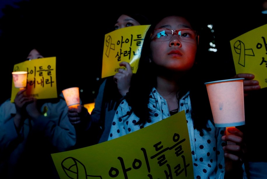 Liczba ofiar śmiertelnych prawdopodobnie przekroczy 300 /EON HEON-KYUN /PAP/EPA