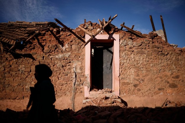 Liczba ofiar śmiertelnych trzęsienia ziemi, jakie nawiedziło północne Maroko w nocy z piątku na sobotę wzrosła do 2497 /YOAN VALAT  /PAP/EPA