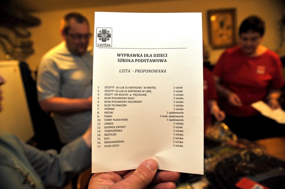 Liczba potrzebujących wciąż rośnie /Marcin Bielecki /PAP