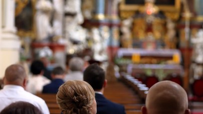 ​Liczenie wiernych w polskich parafiach. Proboszcz komentuje: "To żenująca hipokryzja"