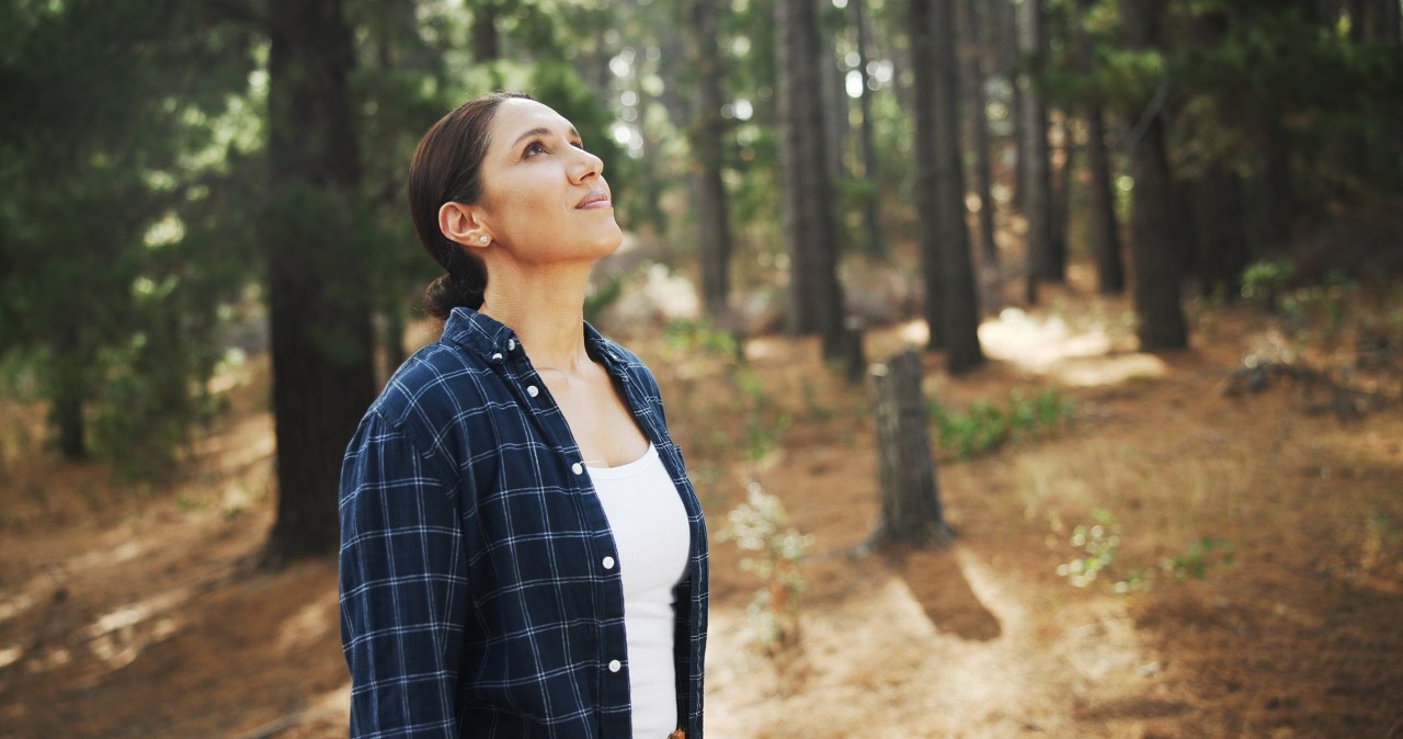 Liczne dane dowodzą, że shinrin-yoku może obniżyć ciśnienie krwi, zredukować poziom stresu, poprawić stan układu krążenia i układu przemiany materii, obniżyć poziom cukru we krwi, poprawić koncentrację i pamięć /123RF/PICSEL