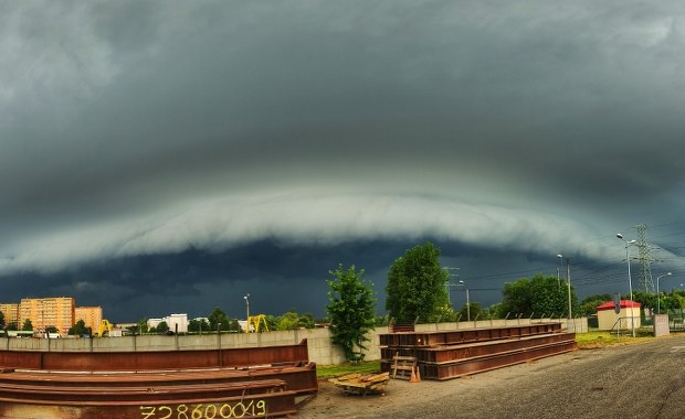 Liczne zalania, mężczyzna rażony piorunem. Nawałnice nad Polską