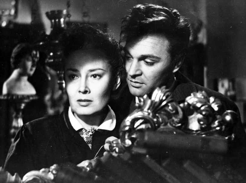 Lida Baarova i Franco Fabrizi w filmie Federico Felliniego "Wałkonie" (1953) /INPLUS /East News