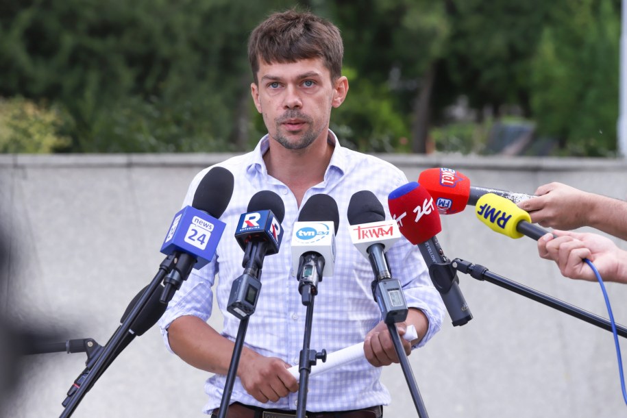 Lider AGROunii Michał Kołodziejczak podczas konferencji prasowej przed Sejmem w Warszawie /Zofia Bichniewicz /PAP