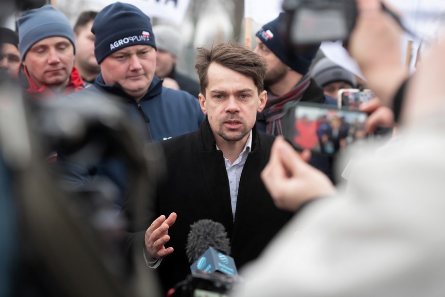 Lider Agrounii Michał Kołodziejczak podczas konferencji prasowej w Skotnikach /	Jakub Kaczmarczyk   /PAP