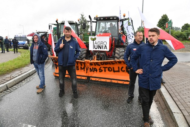 Lider AGROunii Michał Kołodziejczak podczas protestu w Rękoraju /	Grzegorz Michałowski   /PAP