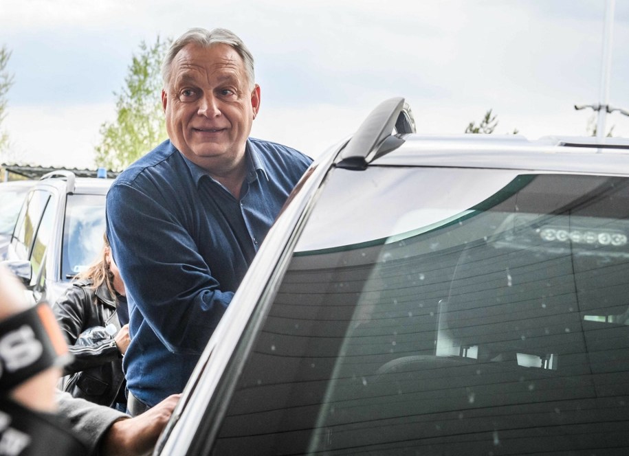 Lider Fideszu Viktor Orban w drodze na spotkanie wyborcze w Debreczynie /FERENC ISZA / AFP /East News