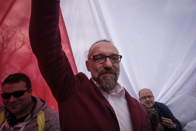 Lider Komitetu Obrony Demokracji Mateusz Kijowski podczas "Marszu Wkurzonych" /Roman Jocher    /PAP