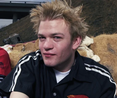 Lider legendarnej punkowej grupy Sum 41 ledwo uszedł z życiem. Powrócił wspomnieniami do trudnych chwil