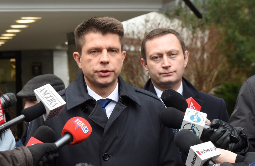 Lider Nowoczesnej Ryszard Petru (L) i członek zarządu partii Nowoczesna Paweł Rabiej (P) /Radek Pietruszka /PAP