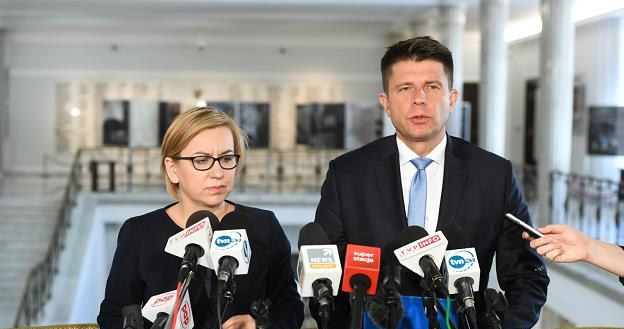 Lider Nowoczesnej Ryszard Petru (P) i rzecznik partii Paulina Hennig-Kloska (L) /PAP