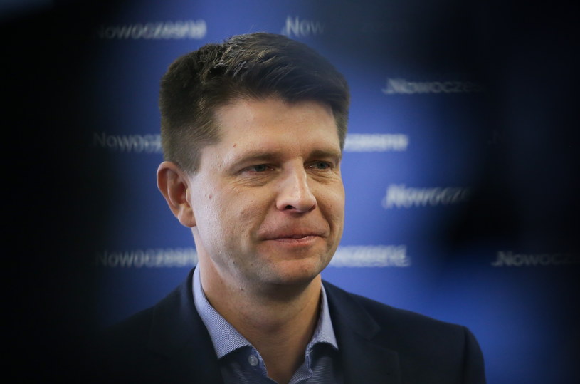 Lider Nowoczesnej Ryszard Petru podczas konferencji prasowej w Warszawie /Paweł Supernak /PAP