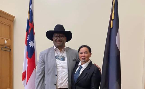 Lider Partii Maorysów wyrzucony z parlamentu. Powód? Brak krawata