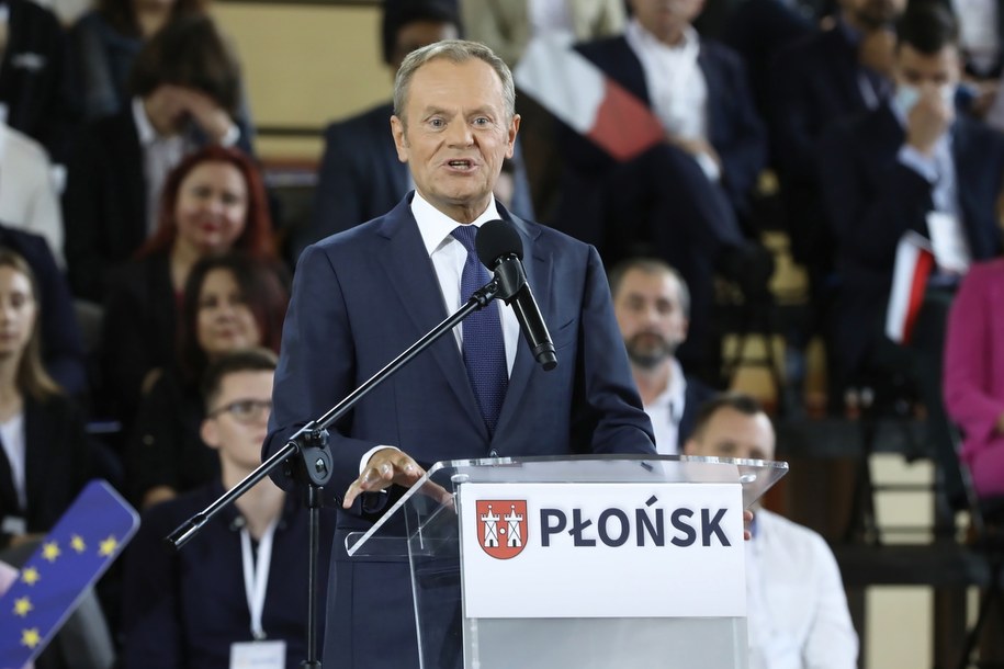 Lider Platformy Obywatelskiej Donald Tusk podczas krajowej Konwencji Platformy Obywatelskiej w Miejskim Centrum Sportu i Rekreacji w Płońsku /Wojciech Olkusnik /PAP
