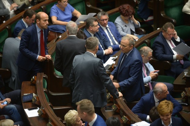 Lider Platformy Obywatelskiej Grzegorz Schetyna na sali plenarnej przed rozpoczęciem posiedzenia Sejmu /Marcin Obara /PAP