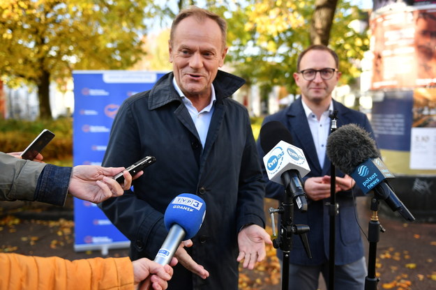 Lider PO Donald Tusk podczas konferencji prasowej /Adam Warżawa /PAP