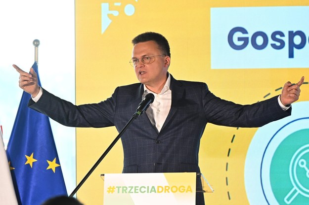 Lider Polski 2050 Szymon Hołownia podczas konwencji wyborczej "Gospodarka do przodu!" /Radek Pietruszka /PAP