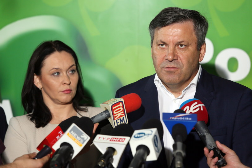 Lider PSL, wicepremier, minister gospodarki Janusz Piechociński i szefowa sztabu wyborczego PSL senator Andżelika Możdżanowska podczas konferencji prasowej /Tomasz Gzell /PAP