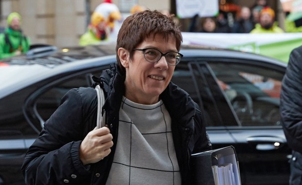 Liderka CDU odpowiada Macronowi: Nie dla "europejskiego superpaństwa"