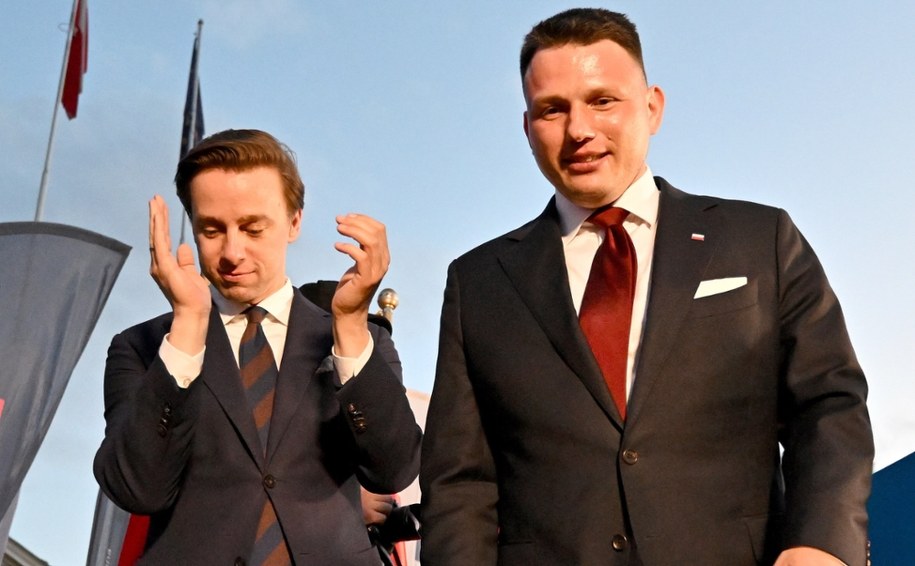 Liderzy Konfederacji Krzysztof Bosak i Sławomir Mentzen /Piotr Polak /PAP