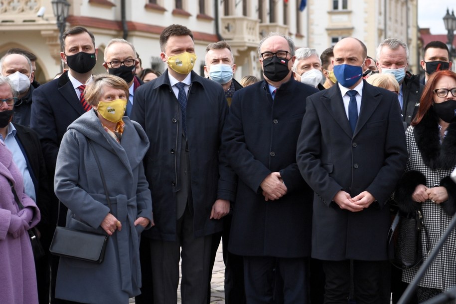 LIderzy partii opozycyjnych w trakcie konferencji prasowej /Darek Delmanowicz /PAP