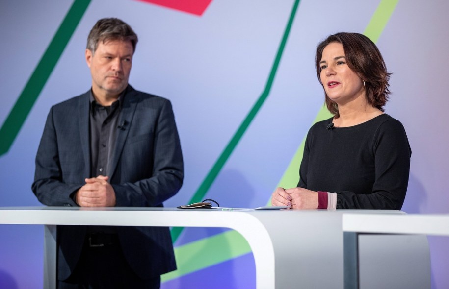Liderzy Zielonych Robert Habeck i Annalena Baerbock /Andreas Gora - Pool  /PAP/EPA