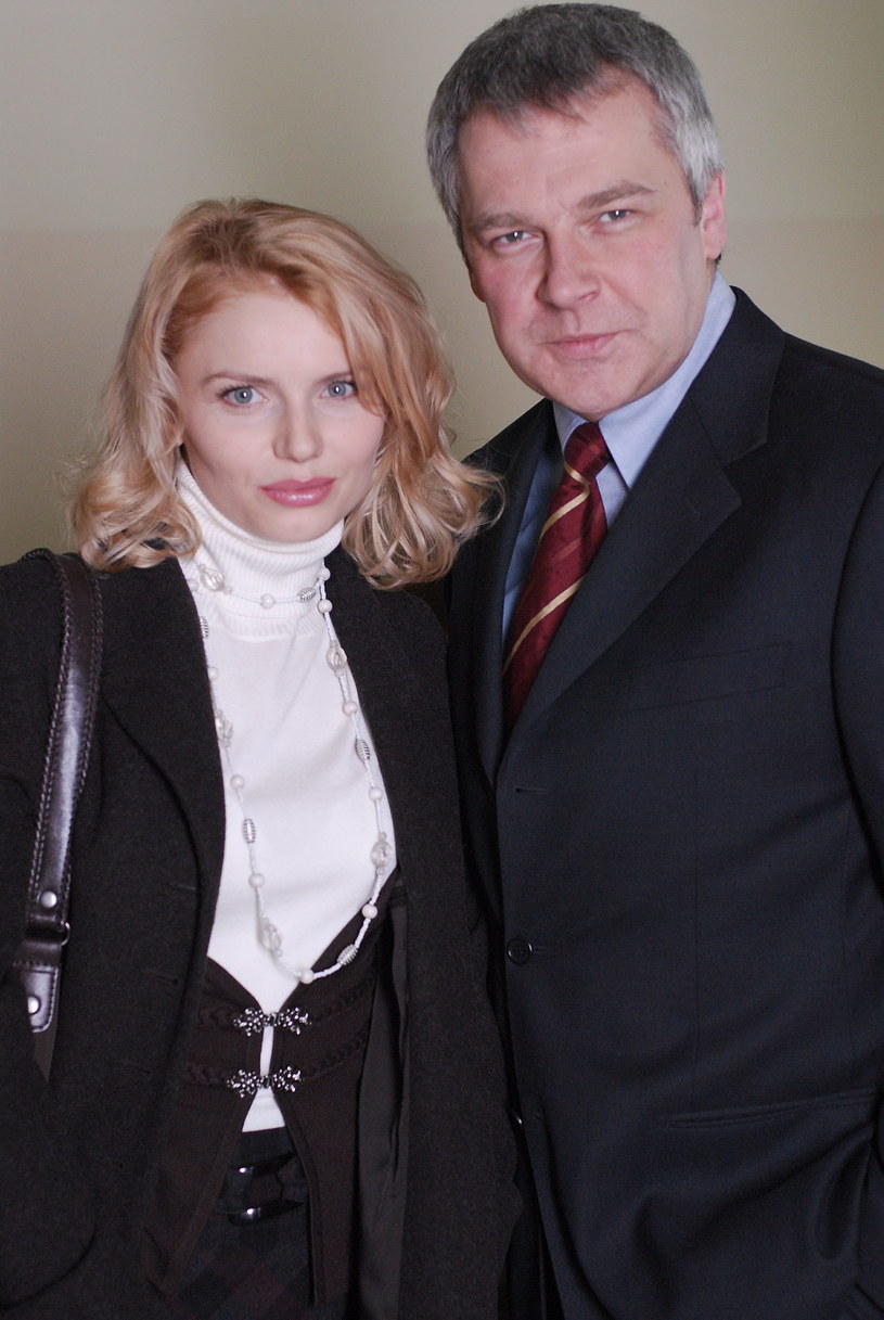 Lidia Śmigielska (Sylwia Oksiuta) i Adam Roztocki (Zbigniew Stryj) mieli przelotny romans w serialu "Na Wspólnej". /Agencja W. Impact