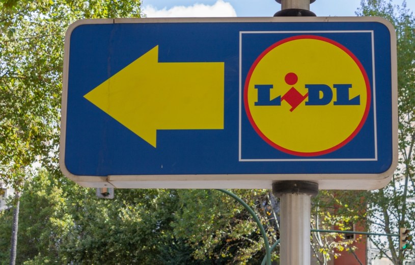 Lidl otwiera sklepy w niedziele! Będą mieć status placówek pocztowych /123RF/PICSEL