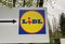 Lidl postawił w sklepach nietypowe automaty. Klienci już wyciągnęli z nich 100 tys. zł