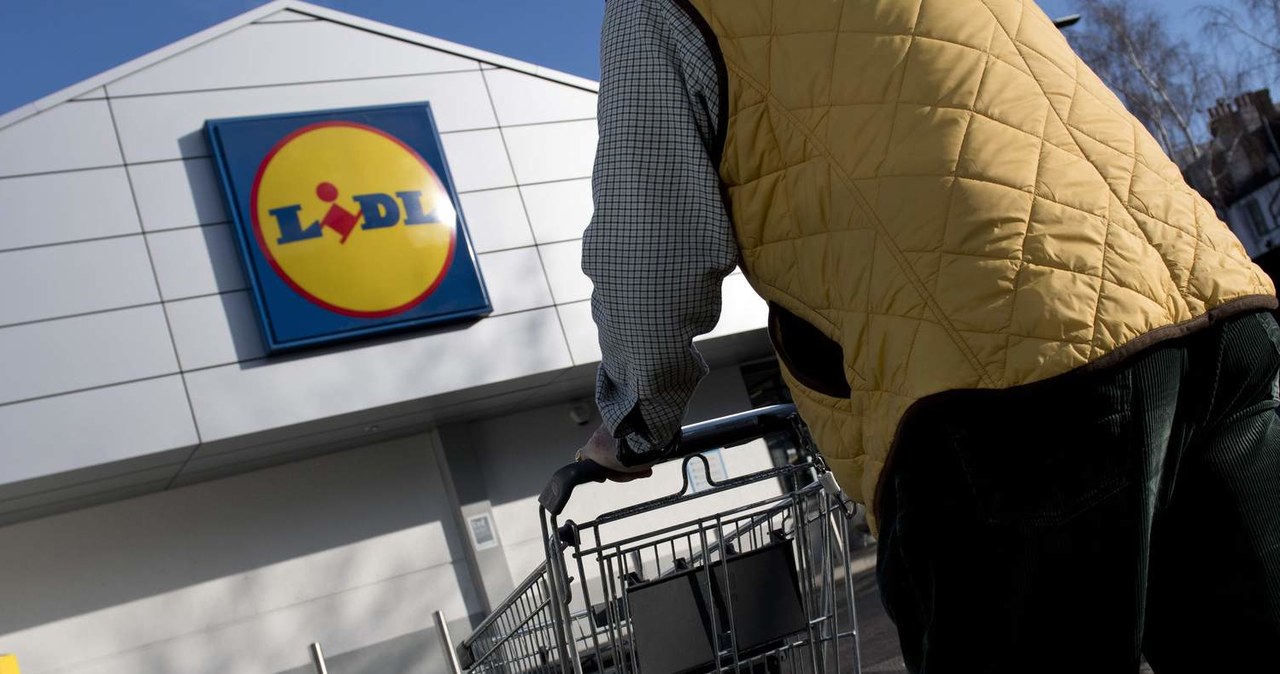 Lidl rozdaje klientom po 100 zł tylko do niedzieli. Wystarczy paragon. /AFP