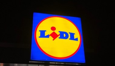 Lidl szuka 250 osób do pracy. Do wypłaty dają służbowy samochód