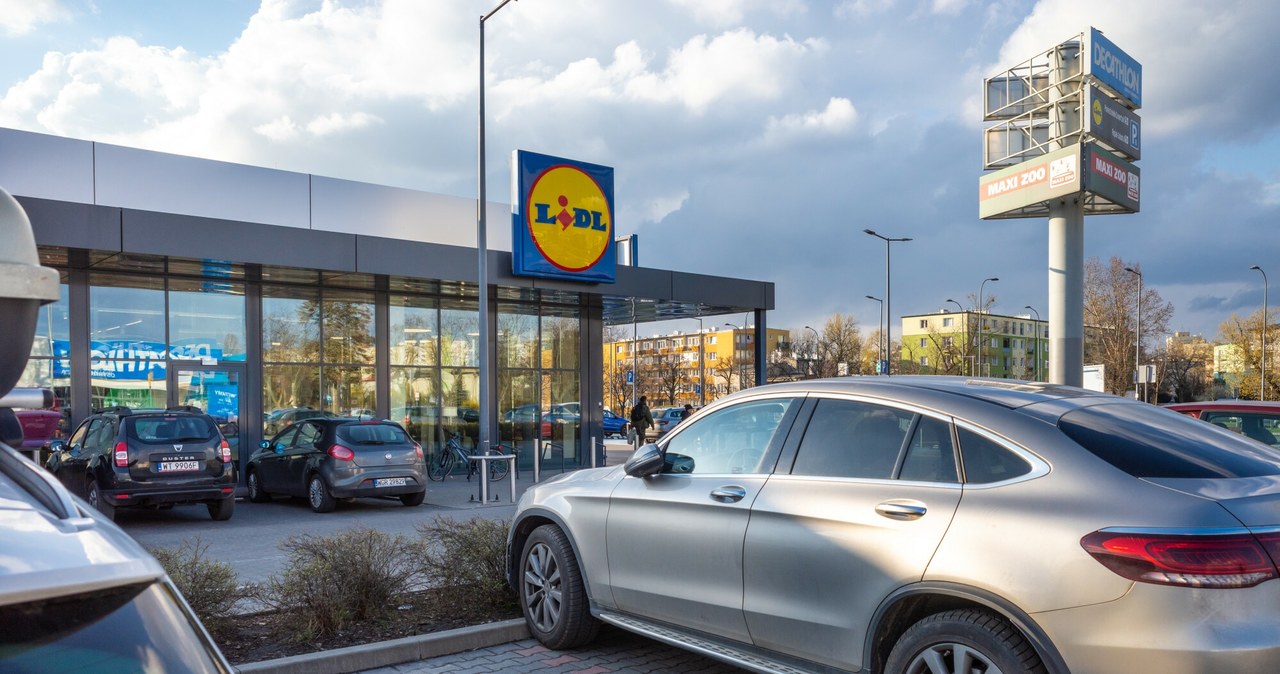 Lidl szykuje kierowców na zimę. Te ceny to szok /ARKADIUSZ ZIOLEK/East News /East News