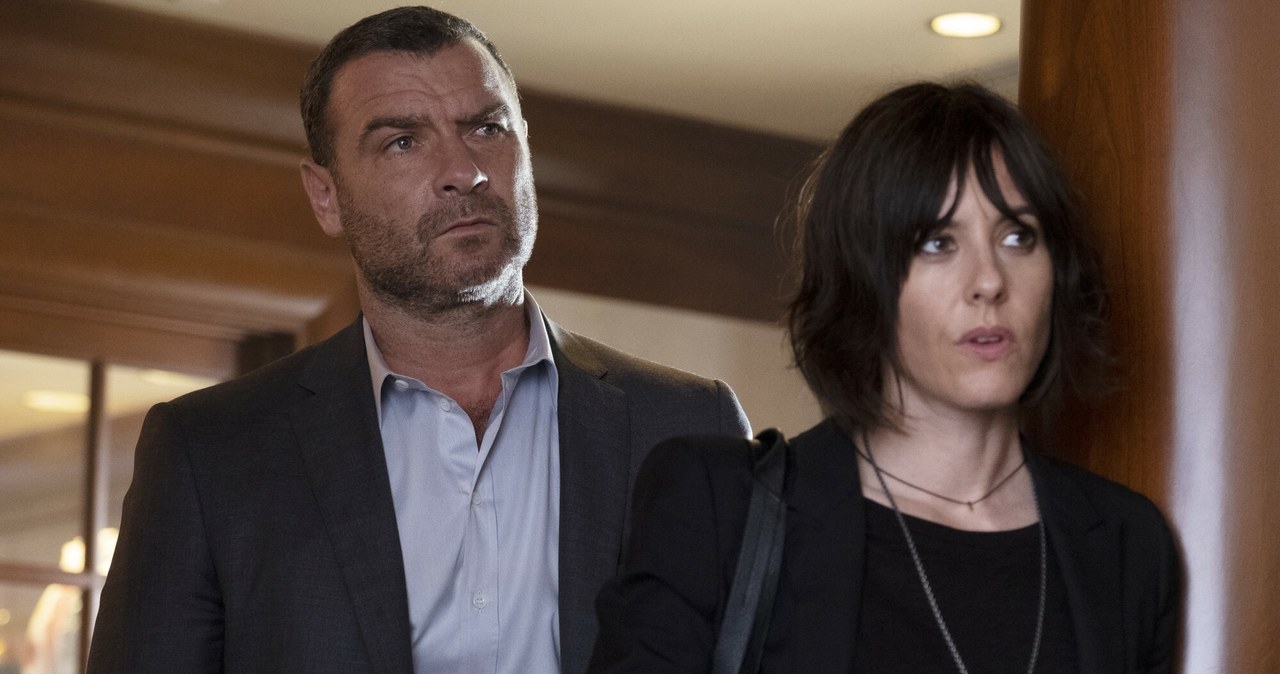 Liev Schreiber i Katherine Moenning w serialu "Ray Donovan" /Album Online/East News /East News