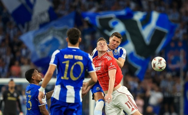 Liga Europy: Cash ma powody do radości, Bednarek musi się zadowolić remisem