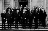 Liga Narodów w Genewie (IX 1926 r.) w pierwszym szeregu trzeci po lewej Aristide Briand, po jego le /Encyklopedia Internautica