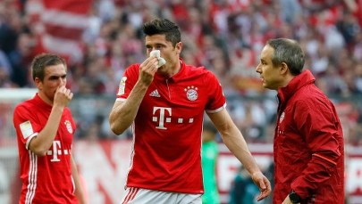 Liga niemiecka: Lewandowski zszedł z boiska. "Nie jest tak źle, to tylko siniak"